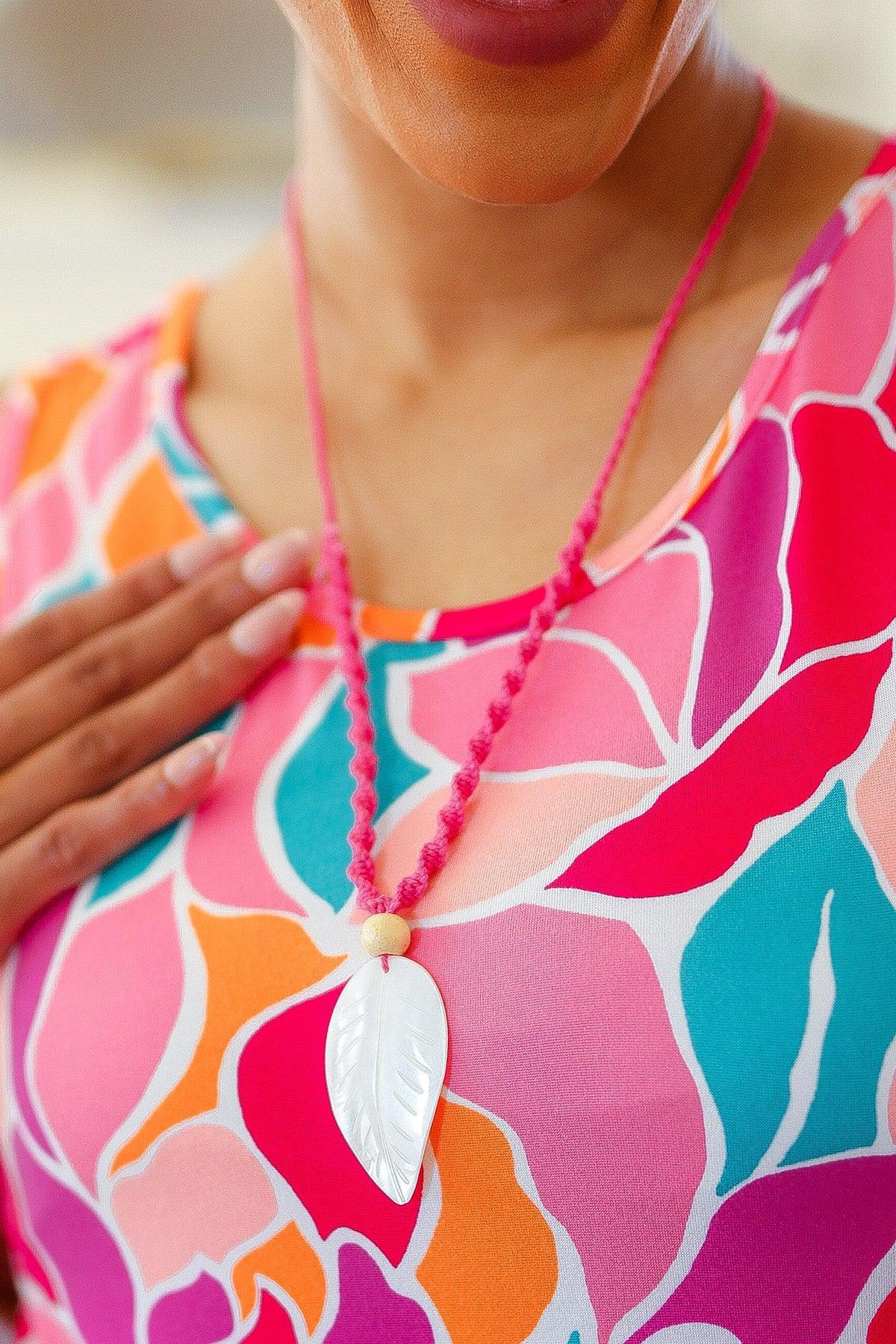 Pink Rope Iridescent Shell Feather Necklace-2024 Blow-Out Sale-Evelyns Fashion